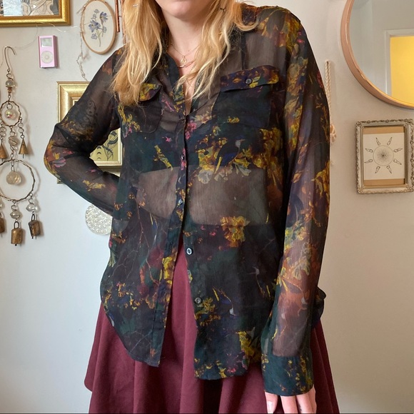 Sheer fall sprinkled top - Picture 2 of 8